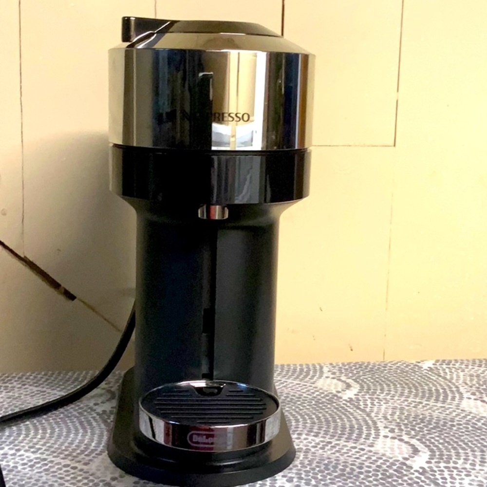 Nespresso Vertuo Next Deluxe by De'Longhi